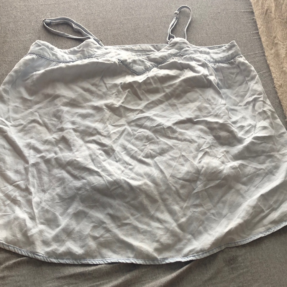 Cute top size small like a white blue color